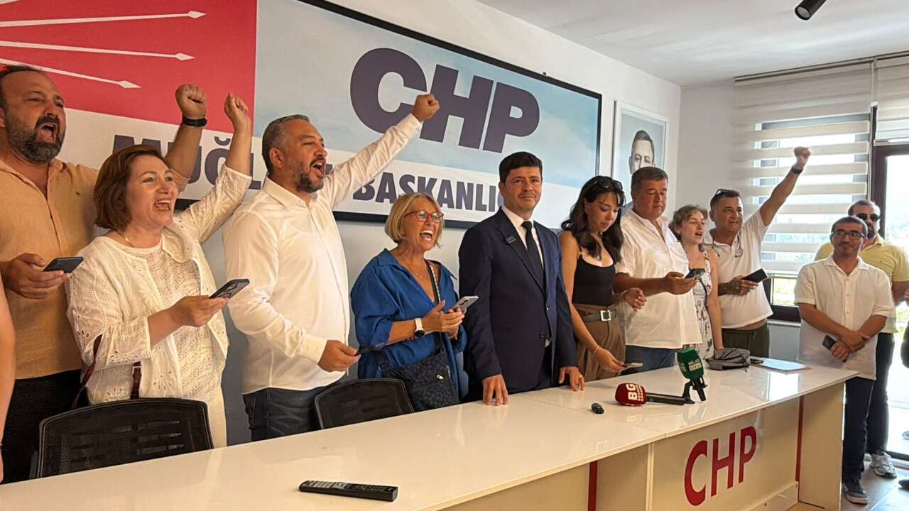 Nail Kızıl ve Yönetimi CHP'den Ayrıldı:” Burayı Tertemiz Bırakıyoruz, Bıraktığımız Gibi Bulmak İstiyoruz” 14